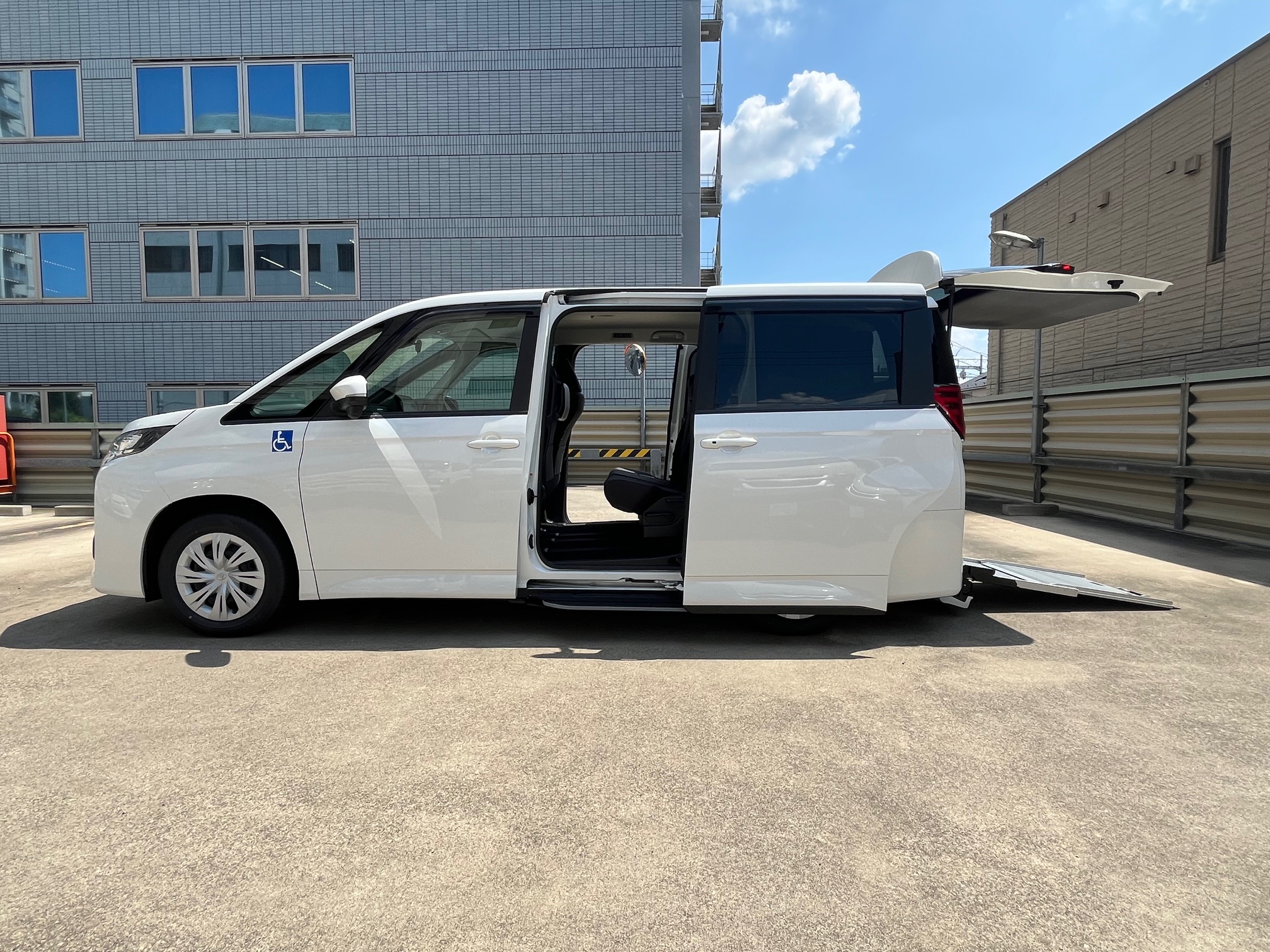 ノア車いす仕様車(GAS)-1